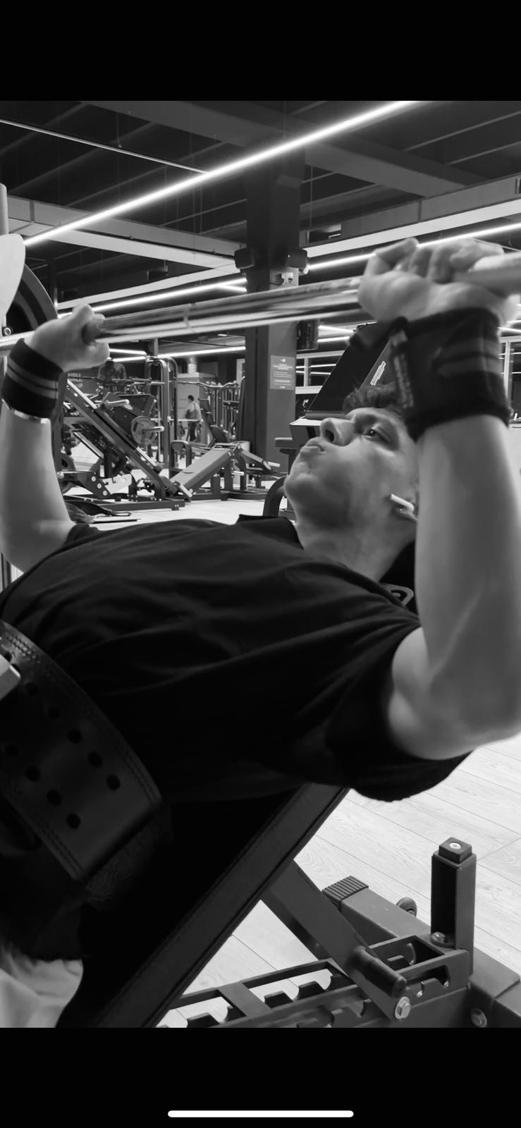 Allenamento di Giovanni Grimaldo in palestra